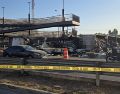 El impacto del tráiler generó daños estructurales en el puente peatonal de la estación de Mi Macro Periférico. ESPECIAL
