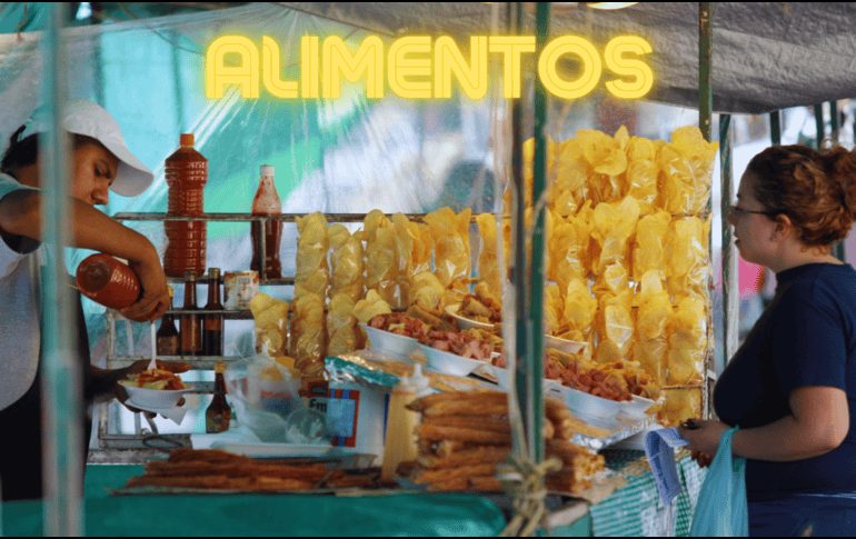 En colonias de menores ingresos, la oferta suele inclinarse hacia bebidas azucaradas, botanas y comida ultraprocesada: productos baratos, disponibles a cualquier hora y de consumo inmediato. EL INFORMADOR / ARCHIVO