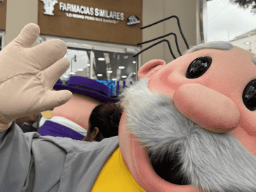 La compañía, que pertenece al Grupo por un País Mejor, quiere afianzar en el país un modelo basado en precios accesibles, atención rápida y consultorios anexos a las droguerías. ESPECIAL/ Facebook/ Farmacias Similares