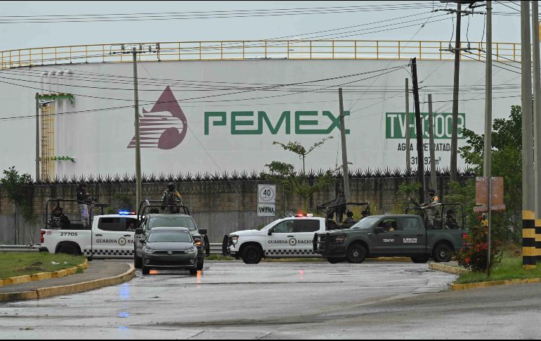 Elementos de Pemex, cuerpos de emergencia y fuerzas federales acudieron al lugar para atender la situación y realizar las maniobras necesarias para sofocar el incendio. SUN / ARCHIVO