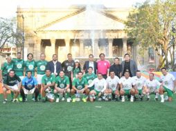 Más de mil aficionados en las gradas y alrededor de la cancha sintética se emocionaron con el partido. CORTESÍA.