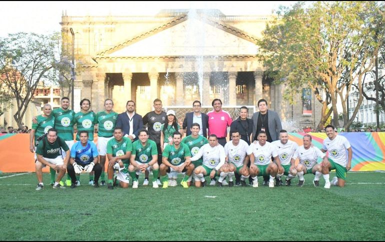 Más de mil aficionados en las gradas y alrededor de la cancha sintética se emocionaron con el partido. CORTESÍA.