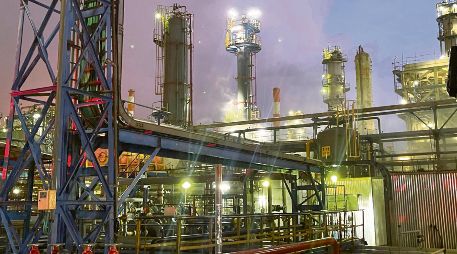 Refinería de Haifa, en el norte de Israel, donde se registraron daños tras el reciente ataque con misiles en medio de la escalada regional. AFP