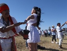 Hacer una oración cristiana, practicar yoga o recibir un sahumerio de copal no genera contradicción en este ambiente. EL INFORMADOR/Archivo