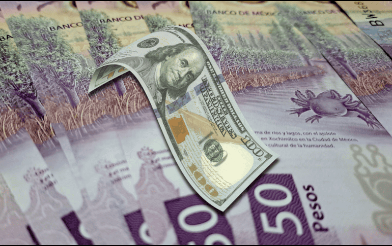 Hoy, la mejor opción en la compra del dólar —en este momento de la mañana, a las 07:20 horas— es en Banamex; y la venta, en BBVA Bancomer. ESPECIAL / CANVA