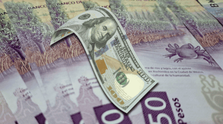 Hoy, la mejor opción en la compra del dólar —en este momento de la mañana, a las 07:20 horas— es en Banamex; y la venta, en BBVA Bancomer. ESPECIAL / CANVA