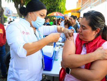 Pérez Gómez instó a las familias a que vacunen a sus hijas e hijos, y aquellas personas quienes aún no tienen completo su esquema de vacunación (de dos dosis), a que lo hagan antes del periodo vacacional. EL INFORMADOR/ J. Acosta