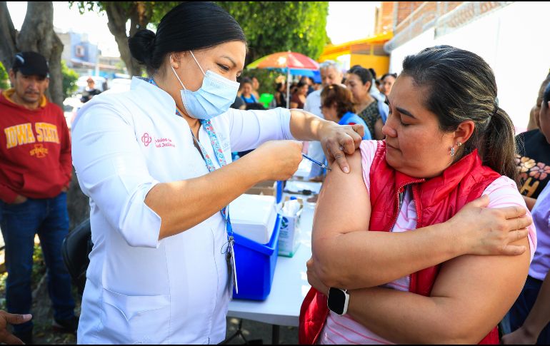 Pérez Gómez instó a las familias a que vacunen a sus hijas e hijos, y aquellas personas quienes aún no tienen completo su esquema de vacunación (de dos dosis), a que lo hagan antes del periodo vacacional. EL INFORMADOR/ J. Acosta