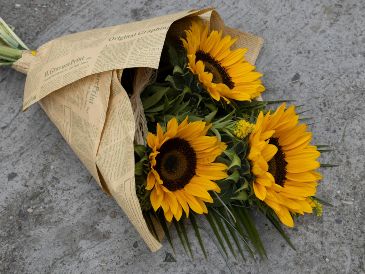 Cada 21 de marzo, miles de personas se suman a la tendencia de regalar flores amarillas. PEXELS