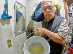 En las últimas semanas, ciudadanos han externado que el agua que reciben en su suministro no es apta para el uso doméstico, debido al mal olor y turbiedad. Autoridades de la Secretaría de Salud Jalisco descartan, de momento, emitir una alerta sanitaria. EL INFORMADOR/Archivo