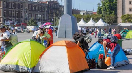 Tras concluir el paro de 72 horas, integrantes de la CNTE comenzaron a retirar sus pertenencias y abandonaron el Zócalo de la Ciudad de México. EL UNIVERSAL/ Archivo
