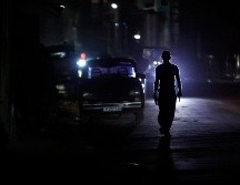 En las últimas dos semanas se han documentado dos apagones nacionales, además de un corte masivo. EFE/ Ernesto Mastrascusa