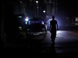 En las últimas dos semanas se han documentado dos apagones nacionales, además de un corte masivo. EFE/ Ernesto Mastrascusa