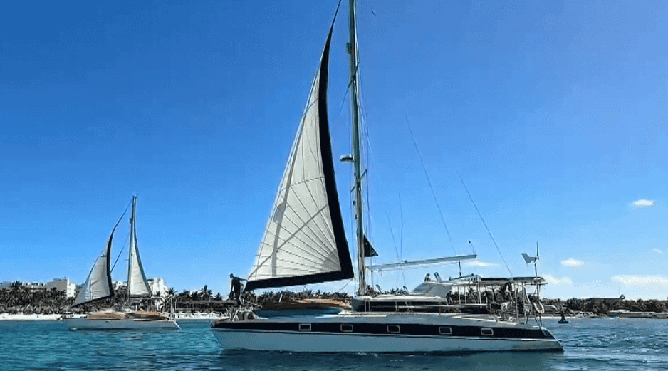 En total, el convoy transporta alrededor de 30 toneladas de ayuda, entre alimentos, medicamentos, productos de higiene y paneles solares. EFE/LOURDES CRUZ