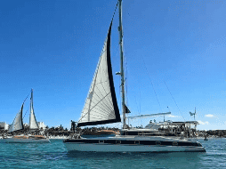 En total, el convoy transporta alrededor de 30 toneladas de ayuda, entre alimentos, medicamentos, productos de higiene y paneles solares. EFE/LOURDES CRUZ