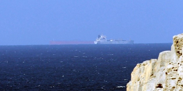 Ir&aacute;n mantiene abierto el estrecho de Ormuz, pero excluye a Estados Unidos e Israel