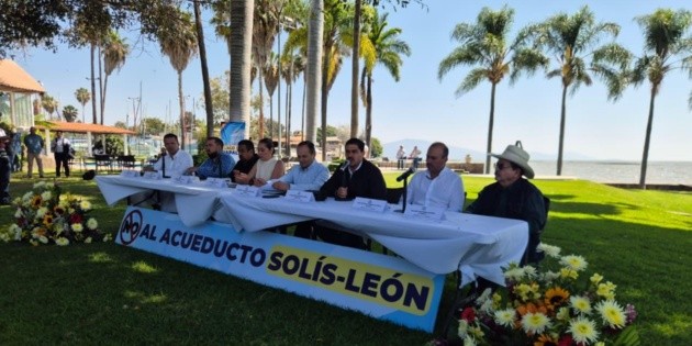 Alcaldes de la Ribera de Chapala protestan por acueducto Sol&iacute;s-Le&oacute;n