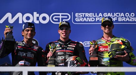 Aprilia Racing marcó la diferencia en Brasil y firmó un estelar doblete con ‘Bez’ y Martín. EFE/ A. Borges.