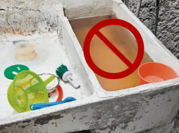 Los reportes ciudadanos describen agua con coloración amarilla o café, presencia de sedimentos y mal olor. EL INFORMADOR / ARCHIVO / CANVA