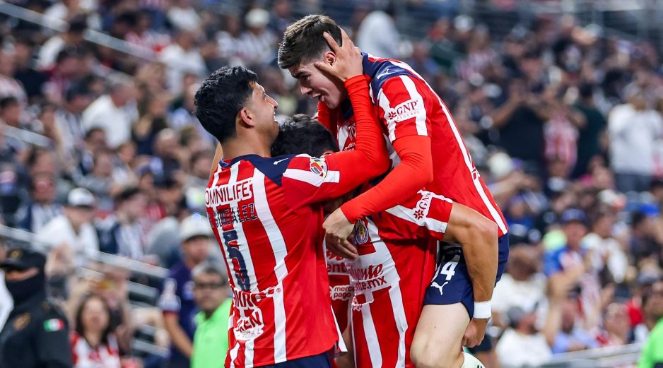 El Guadalajara consolidó su liderazgo al alcanzar los 30 puntos tras imponerse a Rayados en un duelo de alta intensidad. IMAGO7.