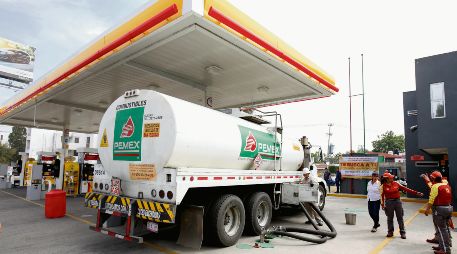 El diésel supera los 29 pesos por litro en estaciones de la Zona Metropolitana de Guadalajara, impulsado por el alza del petróleo internacional y tensiones geopolíticas. El encarecimiento afecta directamente al transporte de mercancías y pasajeros, elevando costos en alimentos y servicios. AFP