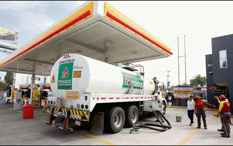 El diésel supera los 29 pesos por litro en estaciones de la Zona Metropolitana de Guadalajara, impulsado por el alza del petróleo internacional y tensiones geopolíticas. El encarecimiento afecta directamente al transporte de mercancías y pasajeros, elevando costos en alimentos y servicios. AFP