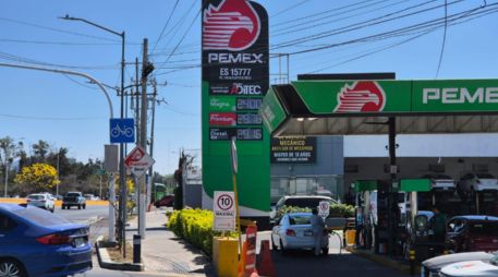 El diésel supera los 29 pesos por litro en estaciones de la Zona Metropolitana de Guadalajara, impulsado por el alza del petróleo internacional y tensiones geopolíticas. El encarecimiento afecta directamente al transporte de mercancías y pasajeros, elevando costos en alimentos y servicios. EL INFORMADOR/ M. Hernández