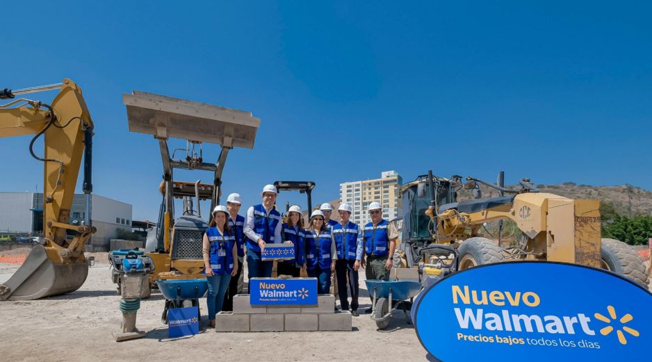 El pasado viernes 20 de marzo, la cadena Walmart colocó la primera piedra de una nueva sucursal tipo Supercenter que abrirá en el municipio. CORTESÍA/ Desarrollo Económico Jalisco