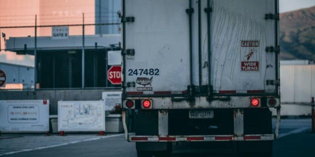 Veracruz: Autoridades rescatan a m&aacute;s de 200 migrantes dentro de un tr&aacute;iler en Xalapa