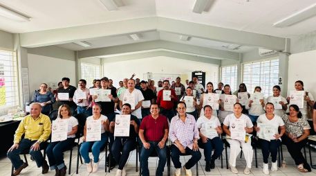 Durante el acto también se reconoció el trabajo del equipo operativo y académico, así como la labor de las y los instructores. CORTESÍA