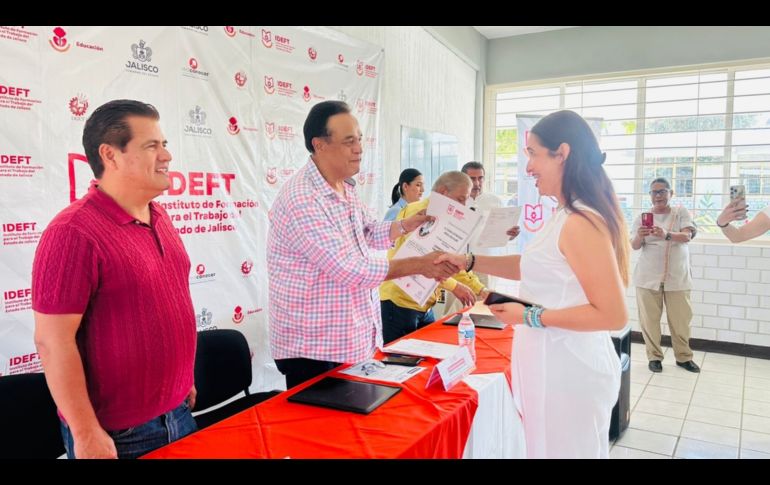Durante el acto también se reconoció el trabajo del equipo operativo y académico, así como la labor de las y los instructores. CORTESÍA
