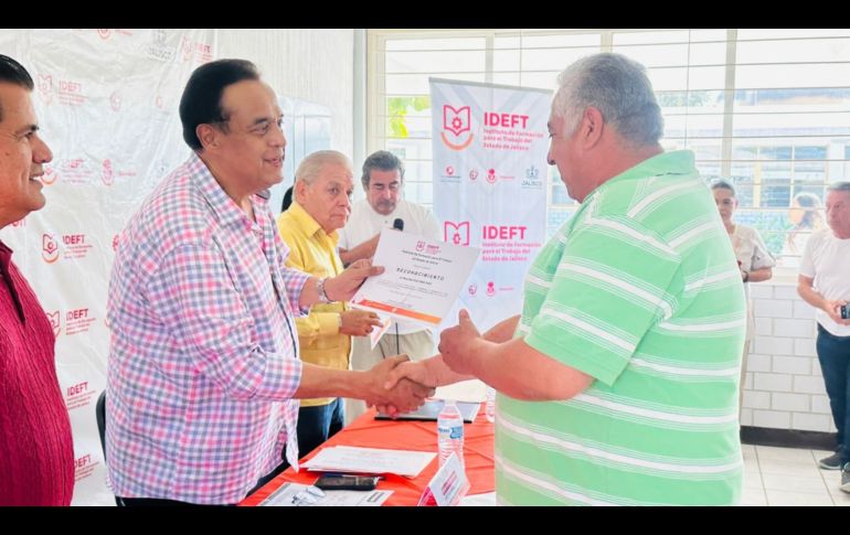 Durante el acto también se reconoció el trabajo del equipo operativo y académico, así como la labor de las y los instructores. CORTESÍA