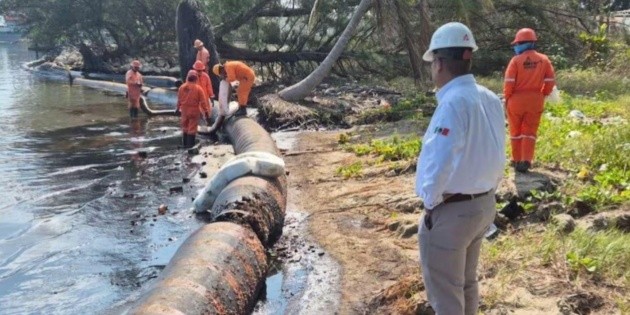 Pemex reporta avances en contenci&oacute;n de hidrocarburo en Dos Bocas