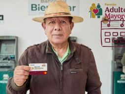 Este programa social otorga 6,400 pesos bimestrales a adultos mayores de 65 años. ESPECIAL