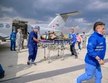 Un hombre herido en el accidente aéreo ocurrido en Putumayo, Colombia, llega a una base militar para recibir tratamiento. AP/Oficina de prensa de las Fuerzas Armadas de Colombia