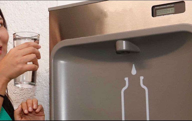 Las bacterias y los metales pesados pueden resistir los procesos de los purificadores de agua para uso doméstico. SUN/Archivo