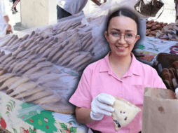 La venta de empanadas en el Centro de Guadalajara está estrechamente vinculada con el Jueves Santo y la visita de los siete templos. ESPECIAL/Gobierno de Guadalajara