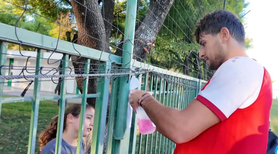 El acercamiento con los estudiantes regios ocurre en el marco de su estancia en México, donde Irak se prepara para disputar el partido que definirá su clasificación a la Copa del Mundo 2026. X / @IraqNT_EN