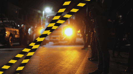 Tras el crimen, personal de la Fiscalía de Michoacán detuvo al menor, quien fue puesto a disposición del Ministerio Público. ESPECIAL / CANVA