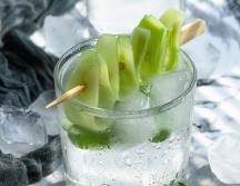 Además de ser refrescante, el agua de pepino aporta nutrientes esenciales como vitamina C, vitamina K, potasio y magnesio. PIXABAY