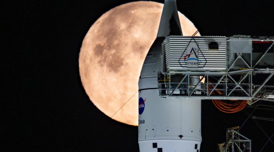 Está previsto que la próxima semana envíe a cuatro astronautas a la órbita lunar. EFE/S. Lott