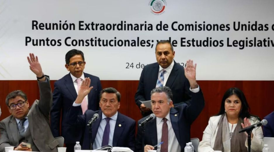 Con 24 votos a favor y 11 en contra, legisladores aprobaron en comisiones el dictamen del Plan B. SUN/ D. SÁNCHEZ.