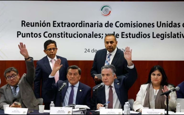 Con 24 votos a favor y 11 en contra, legisladores aprobaron en comisiones el dictamen del Plan B. SUN/ D. SÁNCHEZ.