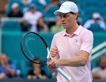 Jannik Sinner se metió a los mejores ocho de un Masters por vigésima vez tras dejar en el camino a un agresivo Alex Michelsen con parciales de 6-5 y 7-6(4). EFE/ A. Boal.