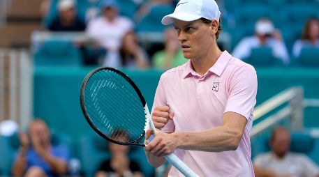 Jannik Sinner se metió a los mejores ocho de un Masters por vigésima vez tras dejar en el camino a un agresivo Alex Michelsen con parciales de 6-5 y 7-6(4). EFE/ A. Boal.