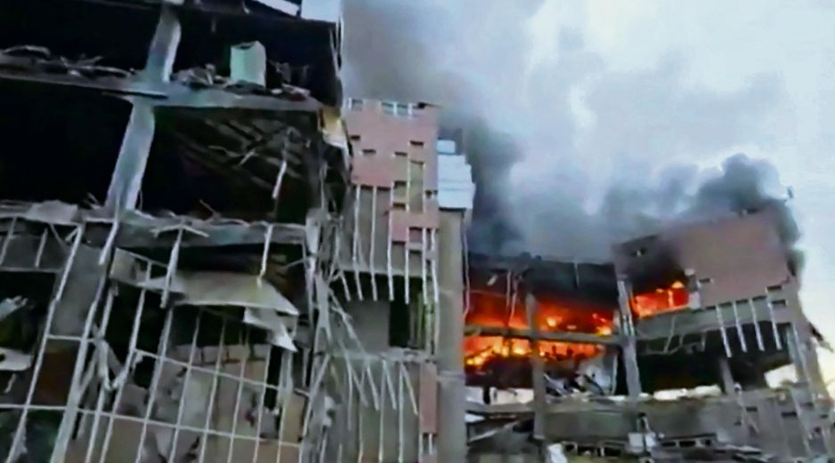 Instalaciones militares en Teherán arden tras un bombardeo del Ejército hebreo. AFP