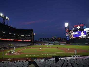 El Oracle Park alberga el juego inaugural de la temporada. AP/Archivo
