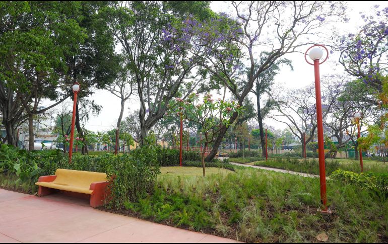 Entre los trabajos más relevantes destacan la renovación de bancas, luminarias, suelos, áreas recreativas y los mosaicos de la estación del Tren Ligero, además de mejoras en las vialidades cercanas. EL INFORMADOR/ A. Navarro