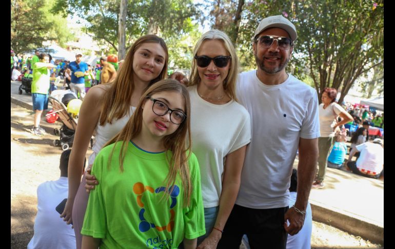 Ana Font Briseño, Inés Font Briseño, Yolanda Briseño y Eduardo Pacheco. GENTE BIEN JALISCO / Caminata Anual por el Síndrome de Down