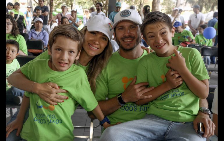 Mariano Tirado, Mariana Nisino, Carlos y Matías Tirado. GENTE BIEN JALISCO / Revista del 27 de marzo 2026